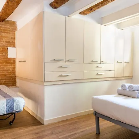 Fridays Flats Dreamy Duplex - Stylish Loft 3* ברצלונה