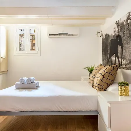 מלון Fridays Flats Dreamy Duplex - Stylish Loft